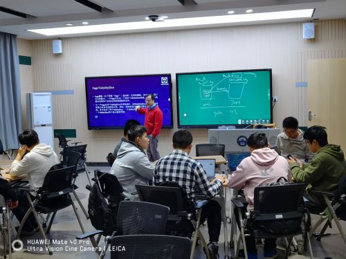 武漢大學(xué)鴻蒙課程引爆學(xué)生熱情，近400人選修并拓展社會(huì)經(jīng)濟(jì)咨詢服務(wù)